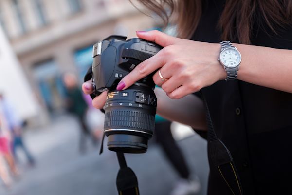 How much does it cost to hire a corporate photographer?