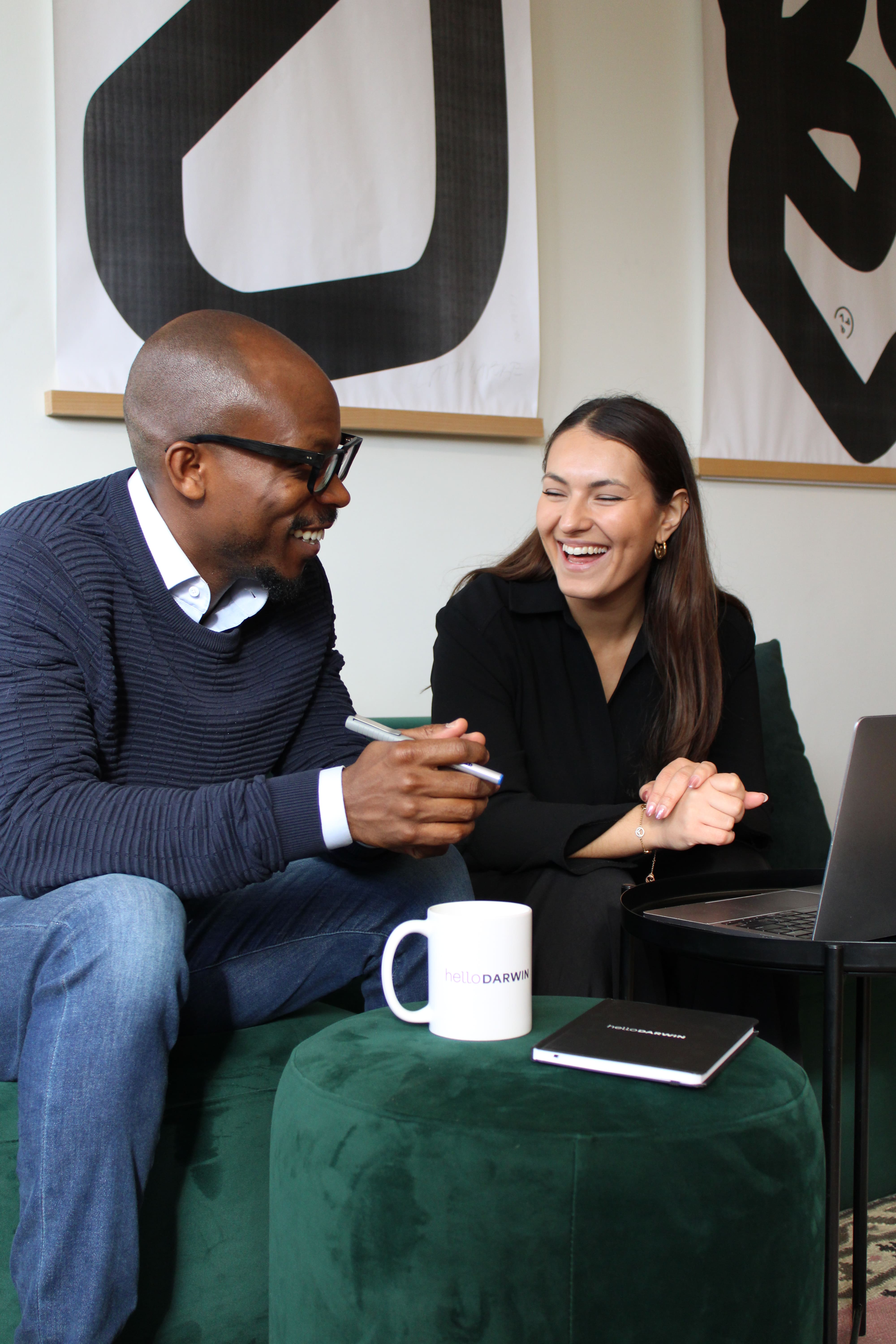 Équipe helloDarwin qui accompagne les entreprises à la recherche et rédaction de subventions