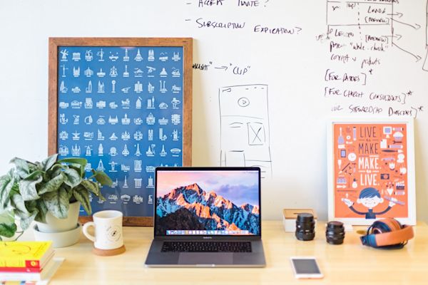 Using infographics to improve blog posts