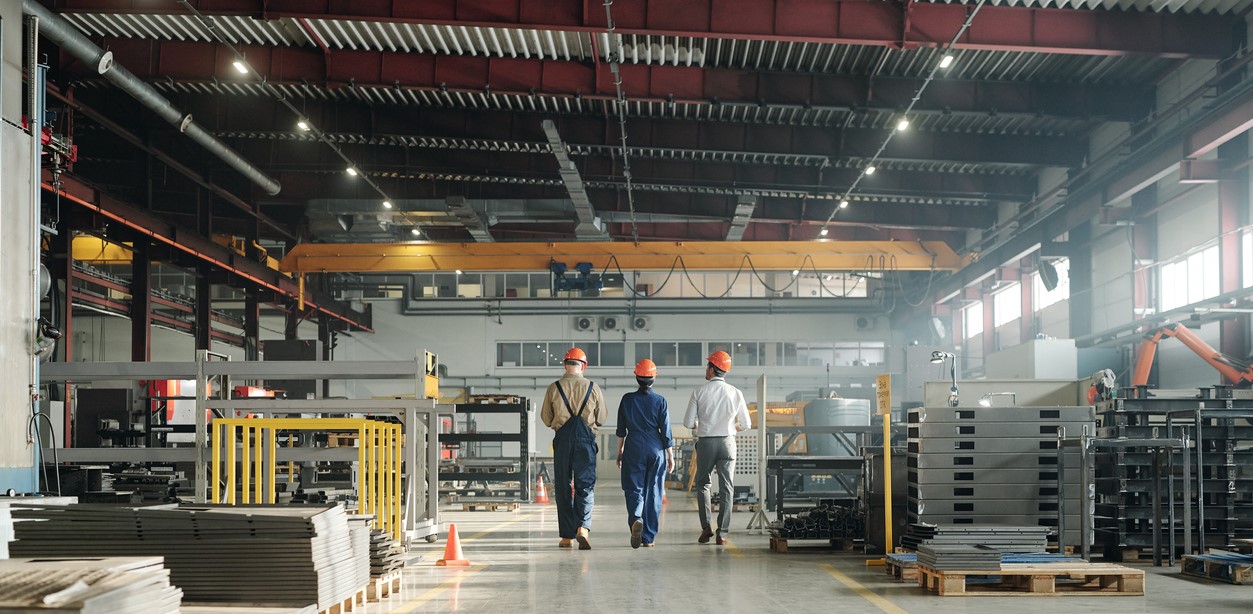 Fonds pour les emplois dans le secteur manufacturier de la C.-B. - travailleurs dans un entrepôt