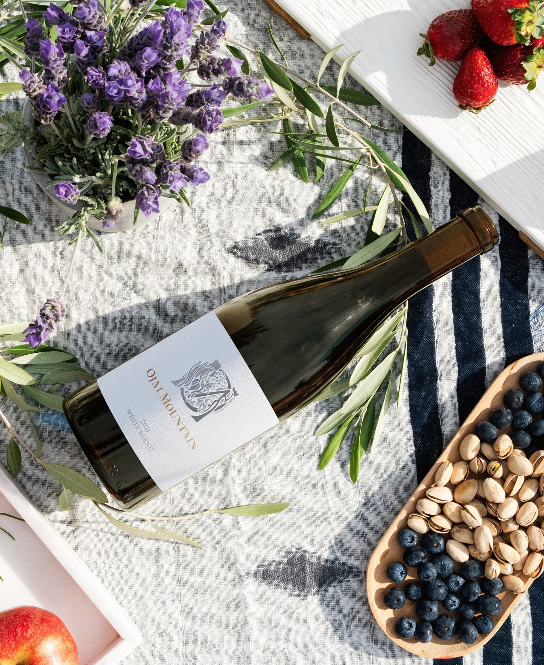 2021_White_02 2021_White_02