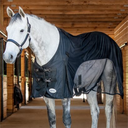 A grey horse wearing a SmartTherapy ceramic blanket.