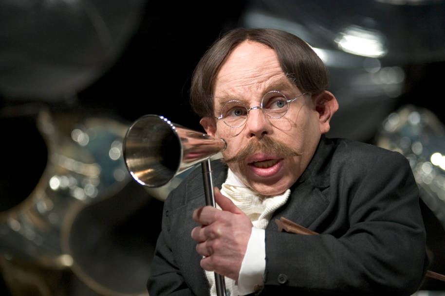 WB-F4-professor-flitwick-with-orchestra-web-landscape