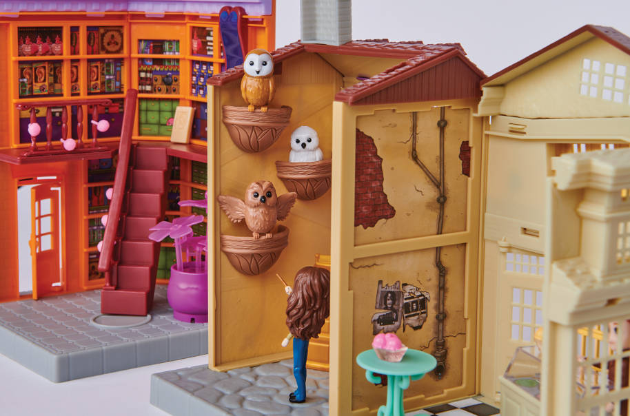 Close up of the Diagon Alley toy set