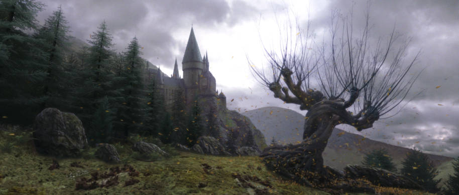 Hogwarts castle and the Whomping Wilow 