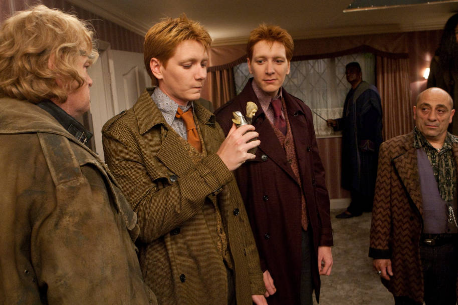 HP-F7-deathly-hallows-part-one-fred-george-moody-privet-drive-web-landscape