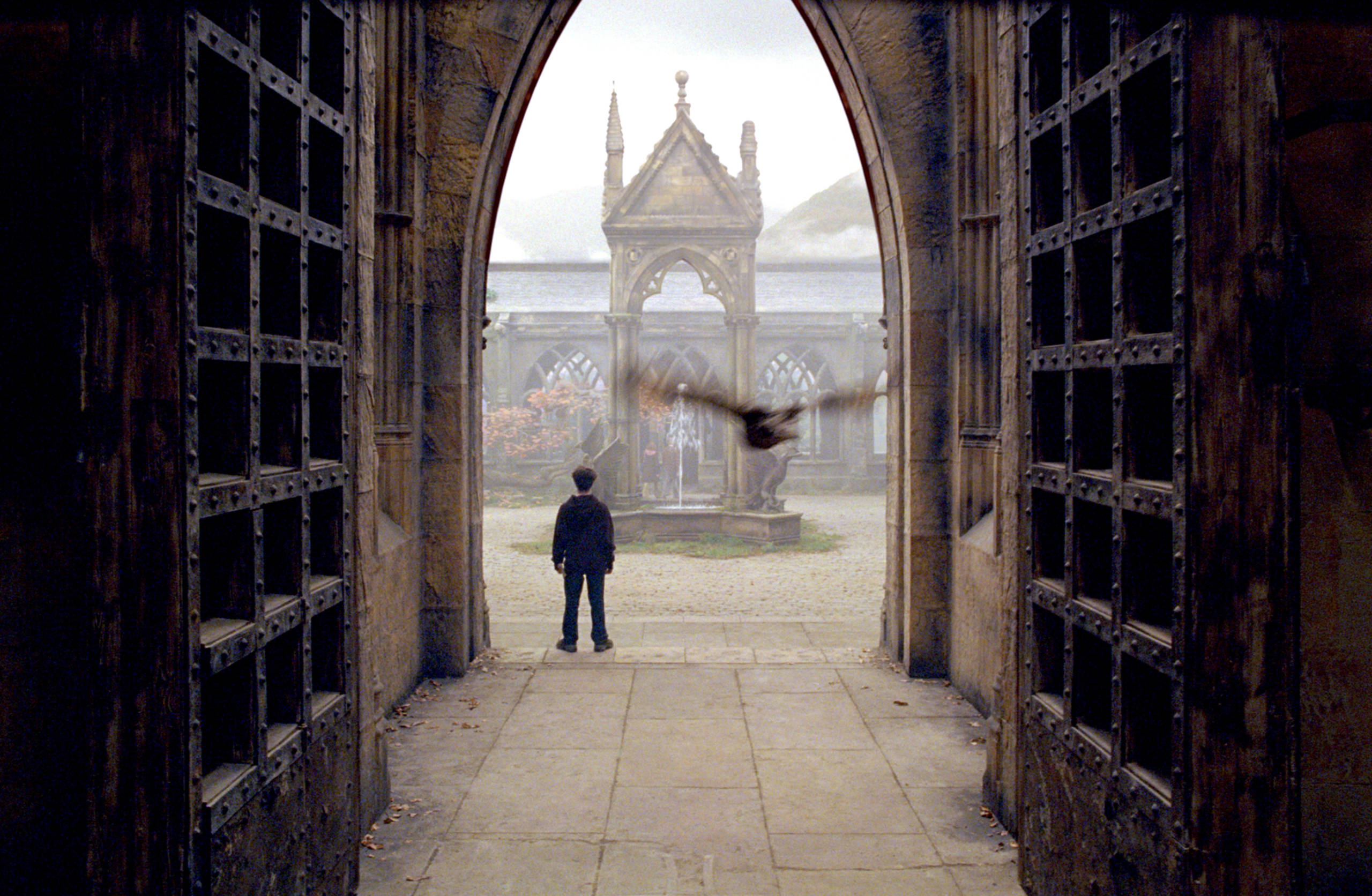 Hogwarts courtyeard with Harry and Hedwig