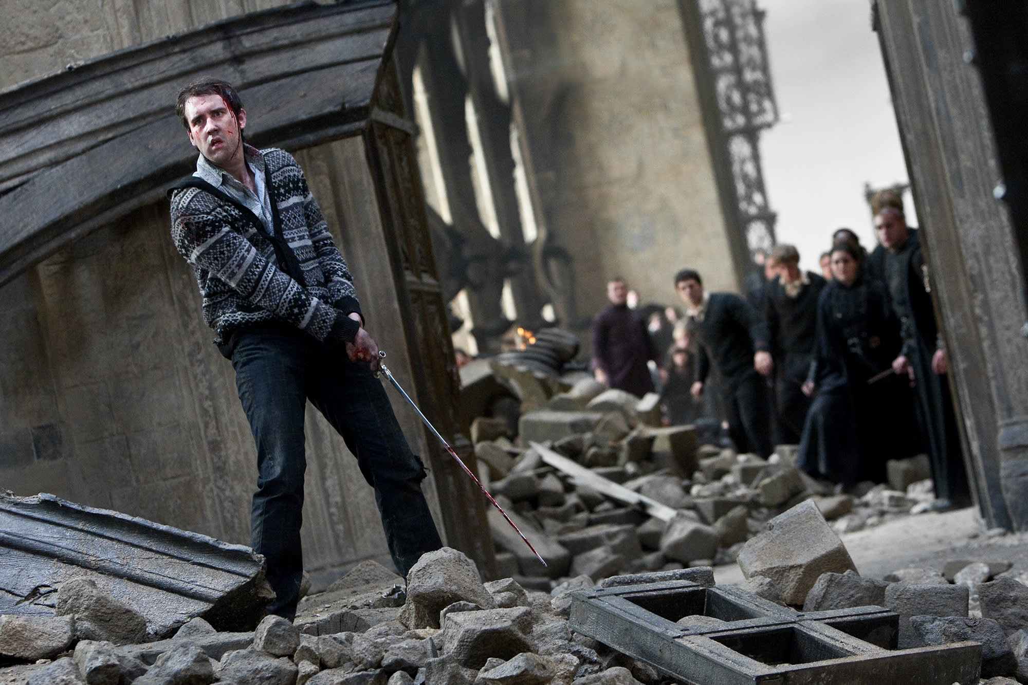 HP-F8-deathly-hallows-part-2-neville-sword-of-gryffindor-battle-of-hogwarts-web-landscape