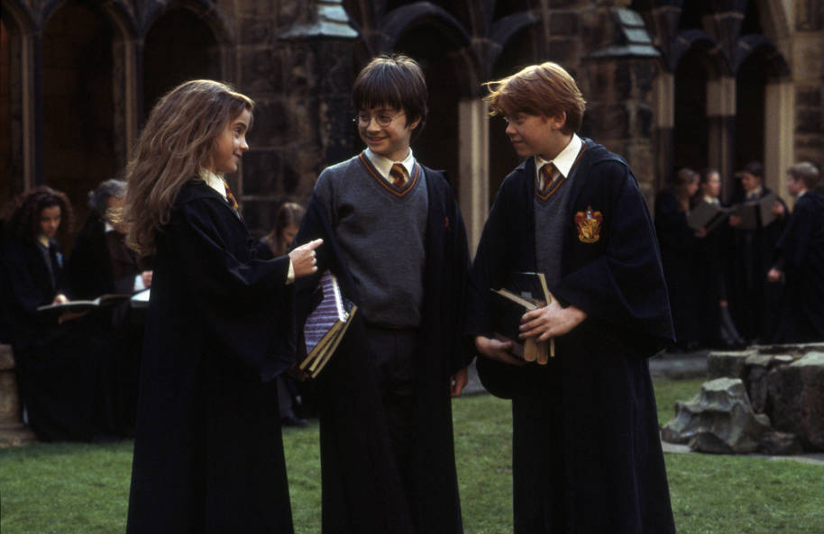 HP-F1-philosophers-stone-harry-ron-hermione-courtyard-happy-web-landscape