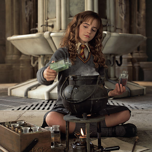 hp-f2-hermione-girls-bathroom-brews-polyjuice-potion-square