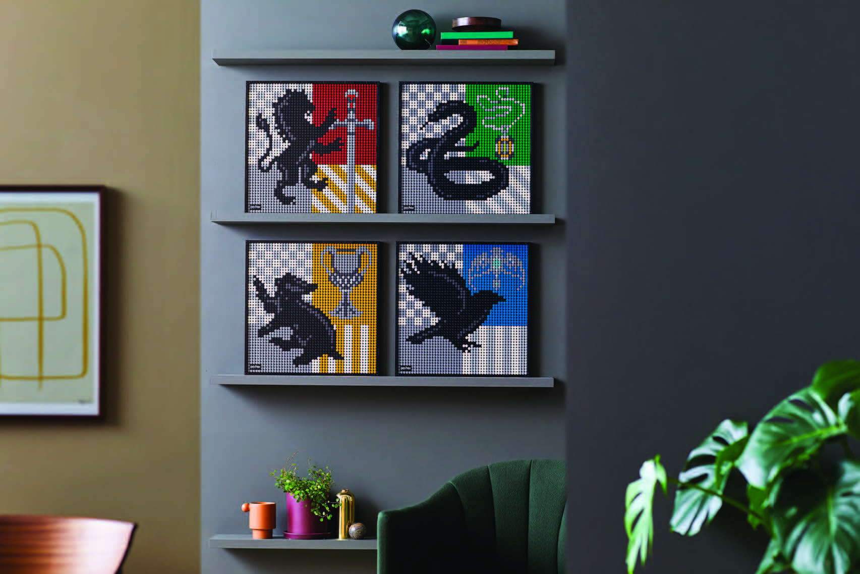 LEGO-art-promo-shot-hogwarts-crests