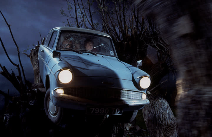 hp-f2-whomping-willow-flying-car-ron-harry-closeup-web-landscape