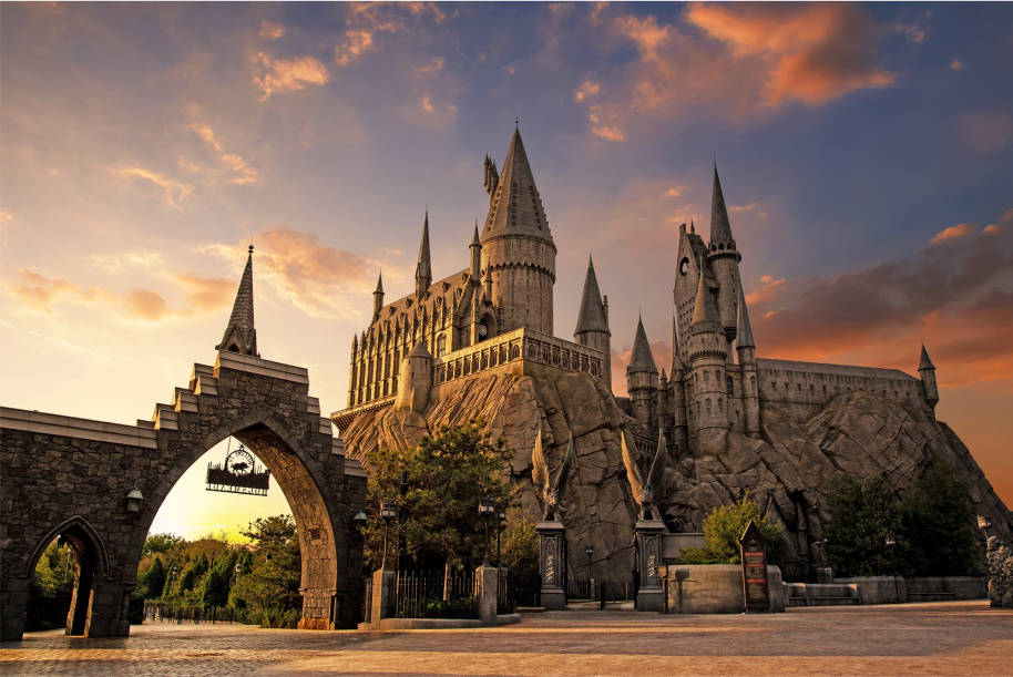 universal-studios-beijing-hogwarts-castle-twilight-web-landscape