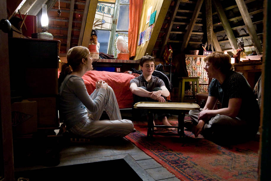 HP-F6-half-blood-prince-harry-ron-hermione-burrow-summer-laughing-web-landscape