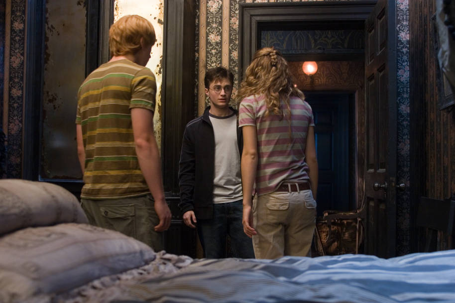 HP-F5-order-of-the-phoenix-harry-ron-hermione-grimmauld-place-bedroom-web-landscape