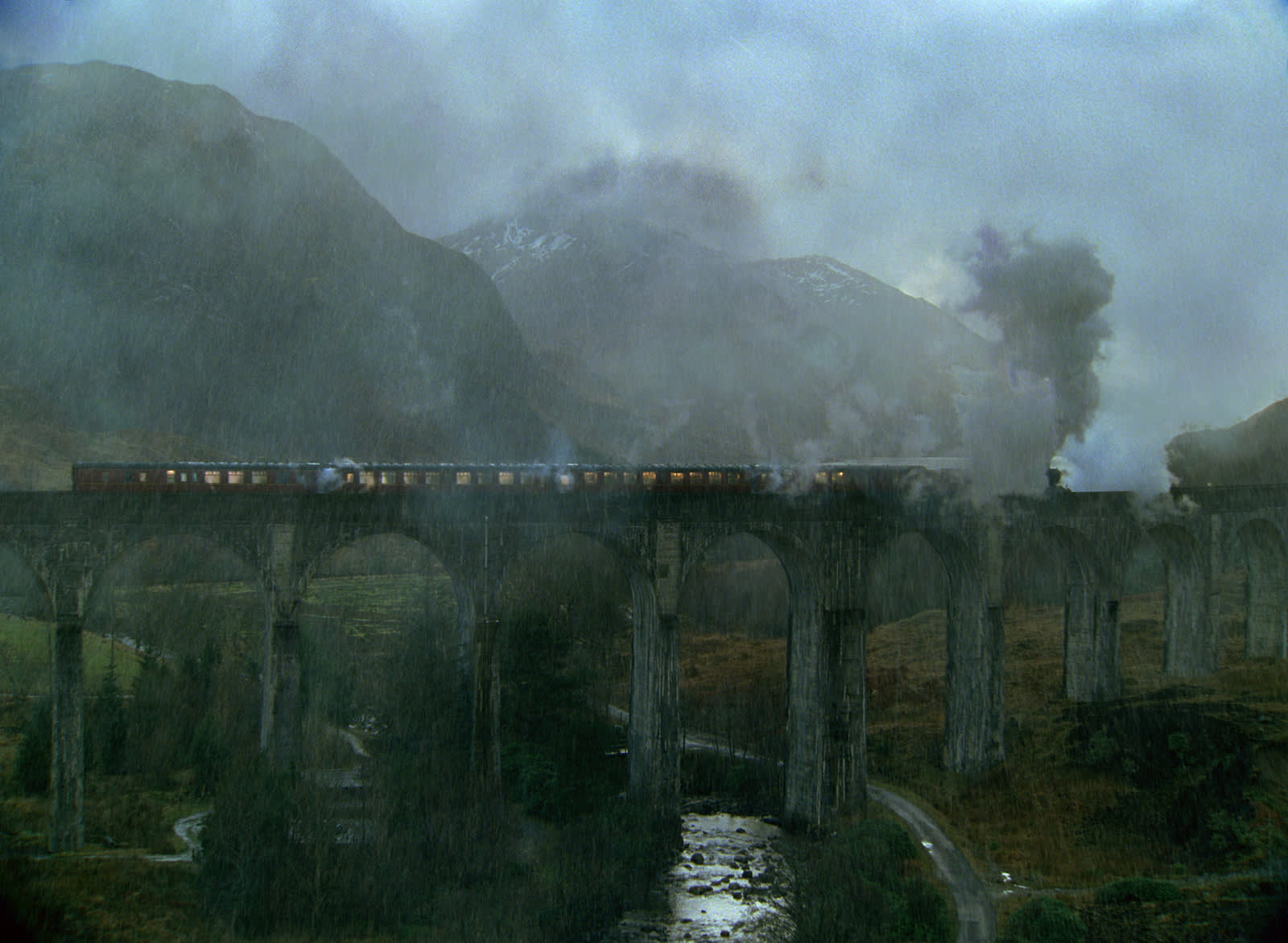 WB-HP-F3-hogwarts-express-at-night