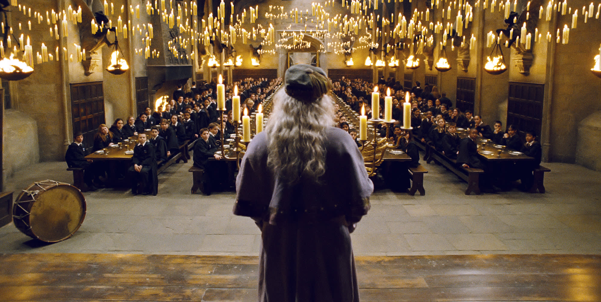 HP-F3-prisoner-of-azkaban-dumbledore-students-great-hall-web-landscape