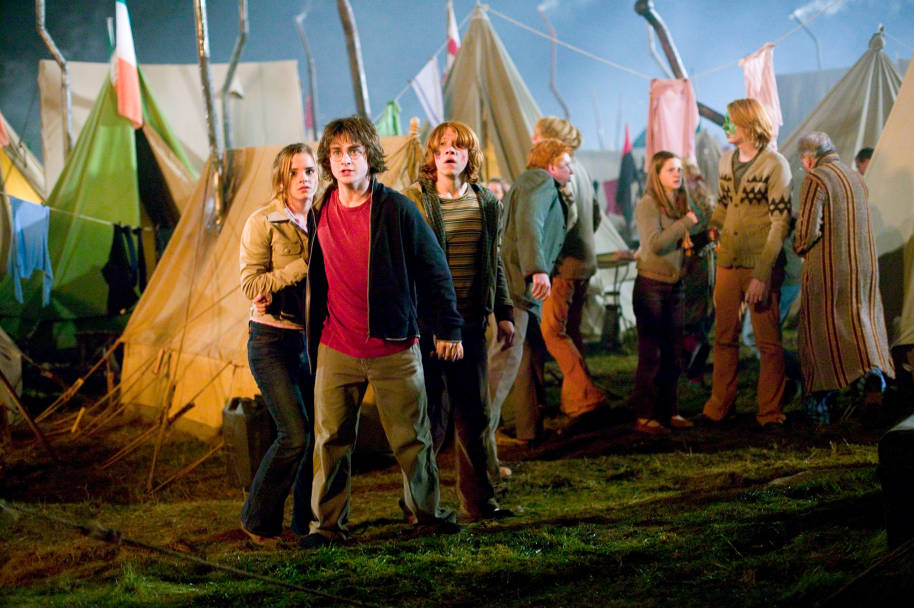 HP-F4-goblet-of-fire-quidditch-world-cup-campsite-ron-harry-hermione-fear-web-landscape
