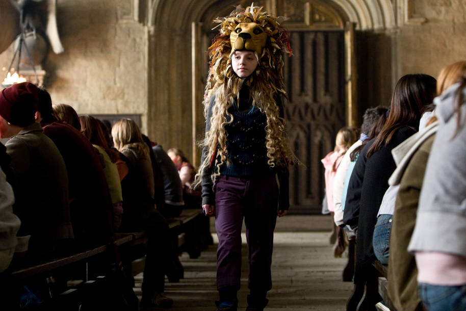 WB-HP-F6-luna-lovegood-and-her-lion-hat