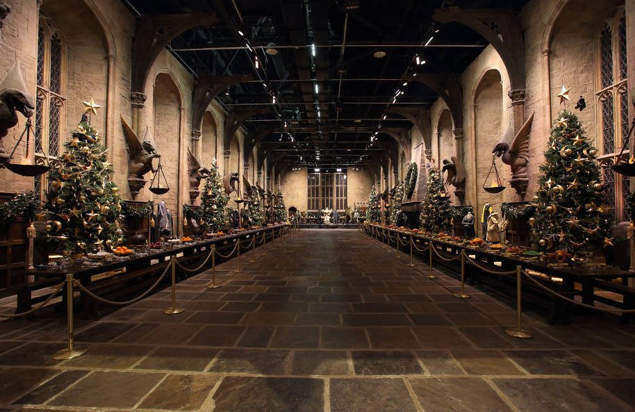 WBSTL-hogwarts-in-the-snow-great-hall-decorated-web-landscape