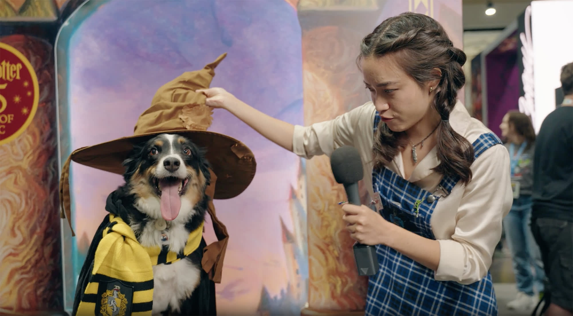 muggle-on-the-street-san-diego-comic-con-hufflepuff-dog-web-landscape