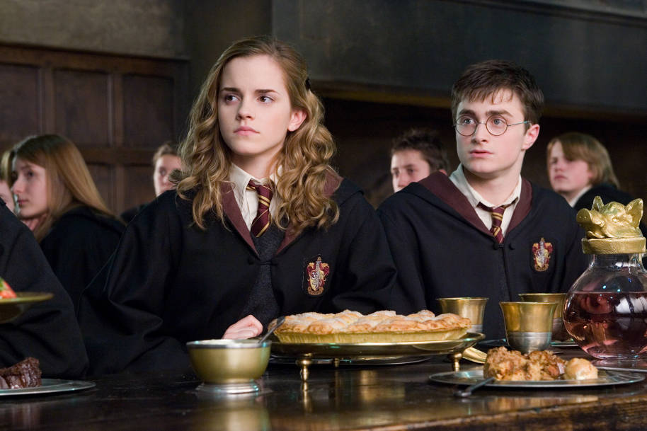 WB-HP-F6-hermione-harry-pie-food-feast-dinner