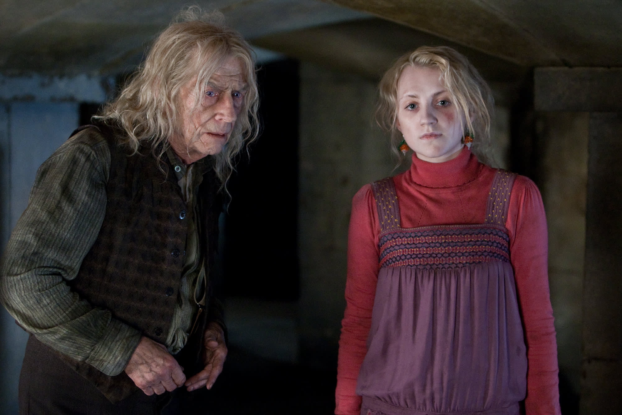 HP-F7-deathly-hallows-part-1-luna-ollivander-cellar-malfoy-manor-web-landscape