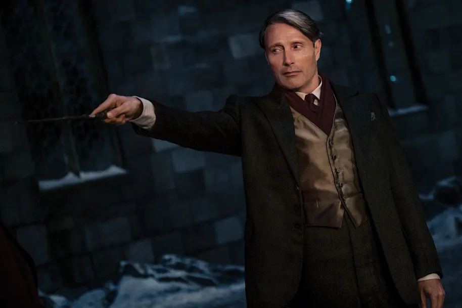 FB-F3-the-secrets-of-dumbledore-grindelwald-standing-with-wand-raised-web-landscape?w=914&q=70&fm=webp