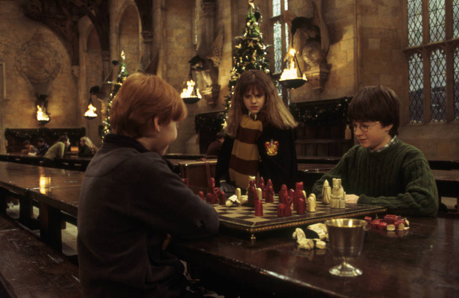 HP-F1-philosophers-stone-harry-ron-hermione-great-hall-christmas-web-landscape