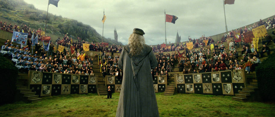 HP-F4-goblet-of-fire-dumbledore-crowd-third-task-start-web-landscape