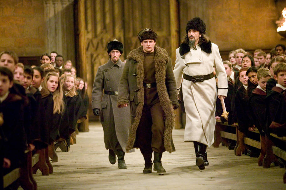 WB-HP-F4-goblet-of-fire-viktor-krum-and-igor-karkaroff-at-durmstrang-hogwarts-entrance