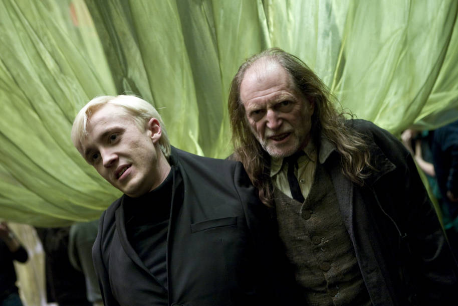 PMARCHIVE-WB F6 Argus Filch catching Draco at Christmas party HP6D-05699 4ZVIusWM1qcMQwy0O6YMQG-b1