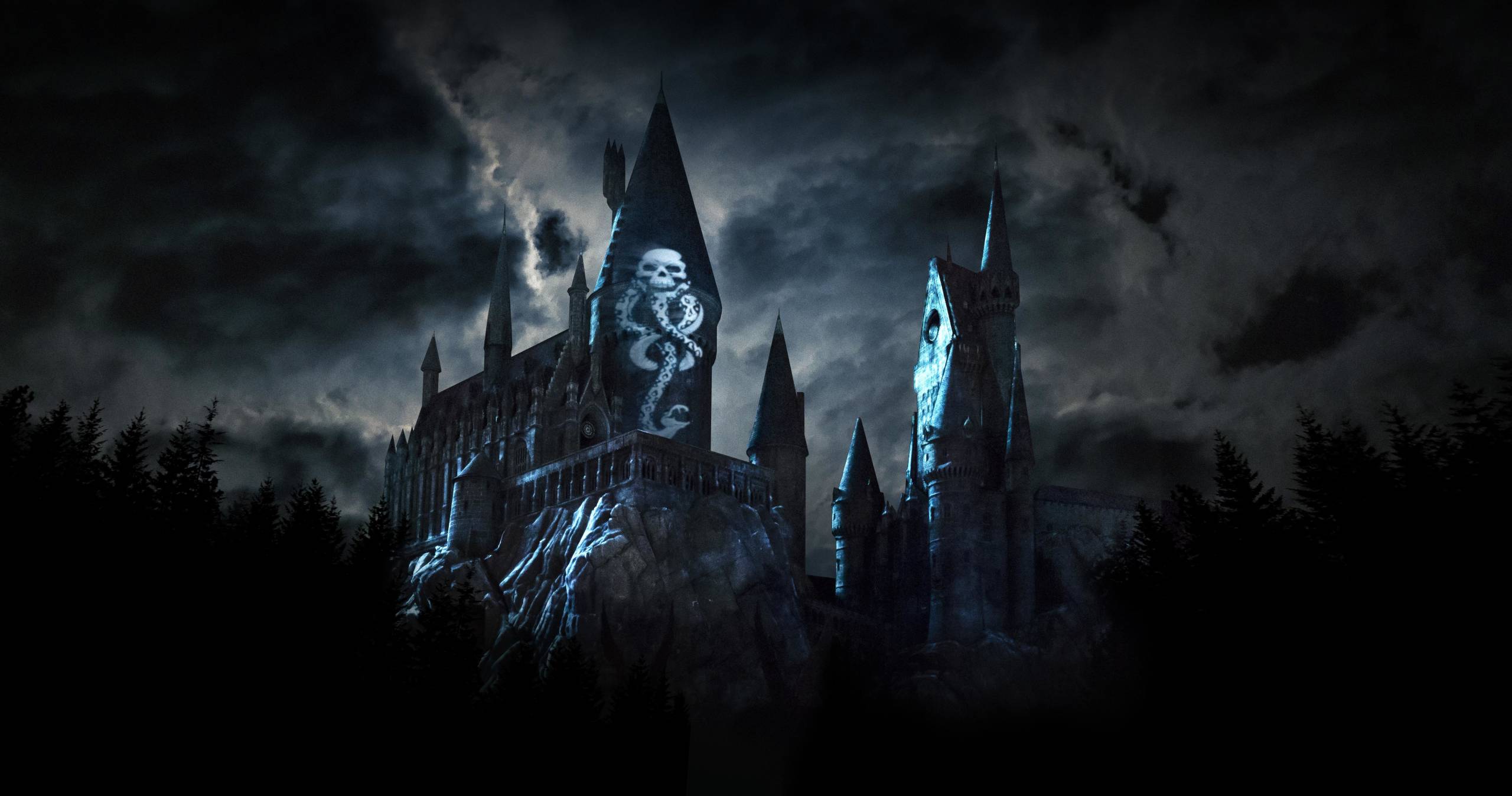 The Wizarding World of Harry Potter at Universal Studios to launch new “Dark Arts at Hogwarts Castle” light projection experience 