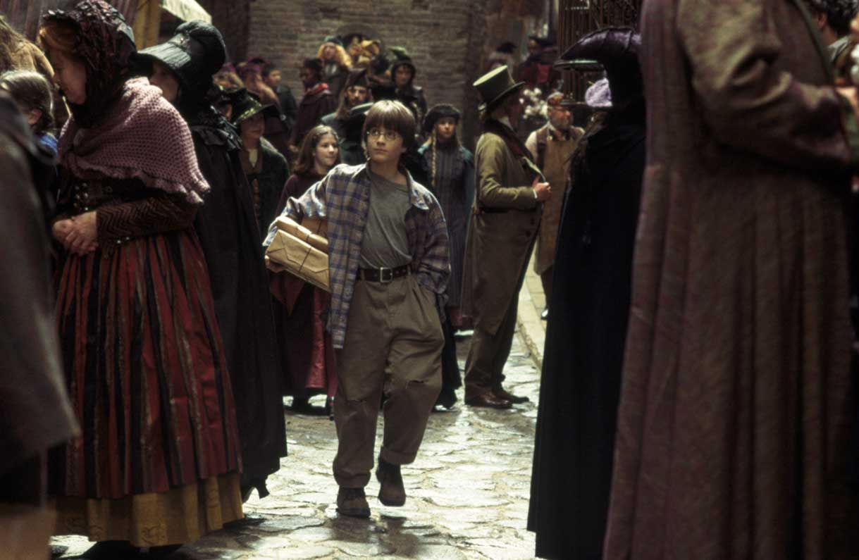 WB HP1 philosophers-stone-diagon-alley-harry