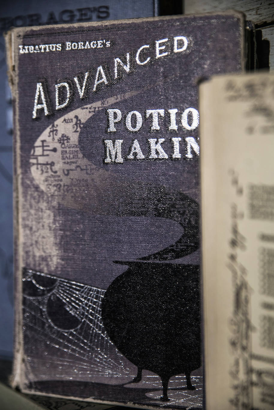 HP-MinaLima-advanced-potion-making-closed-book-cover-web-portrait