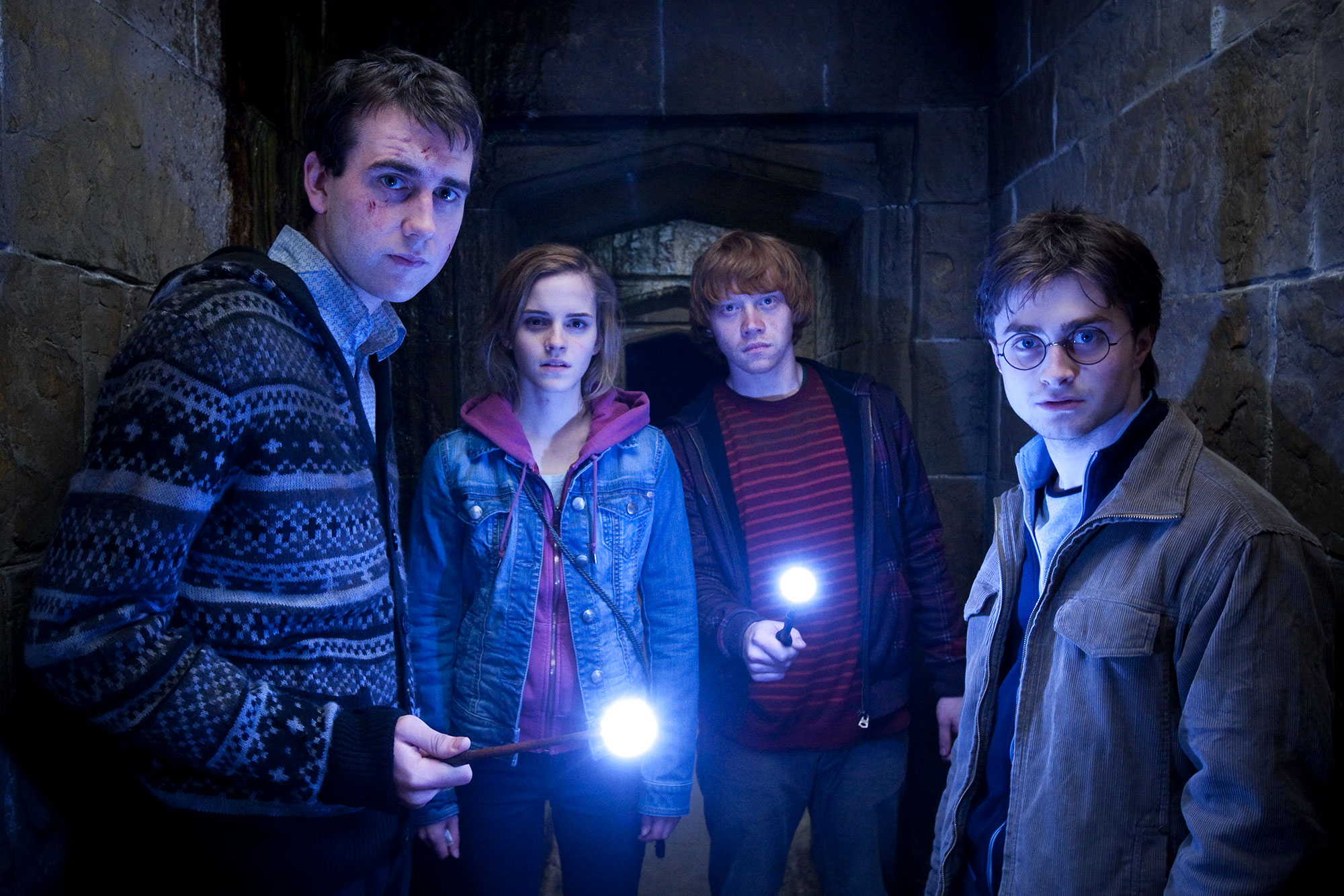 WB-F8-Deathly-Hallows-Neville-Harry-Ron-Hermione-enter-Hogs-Head