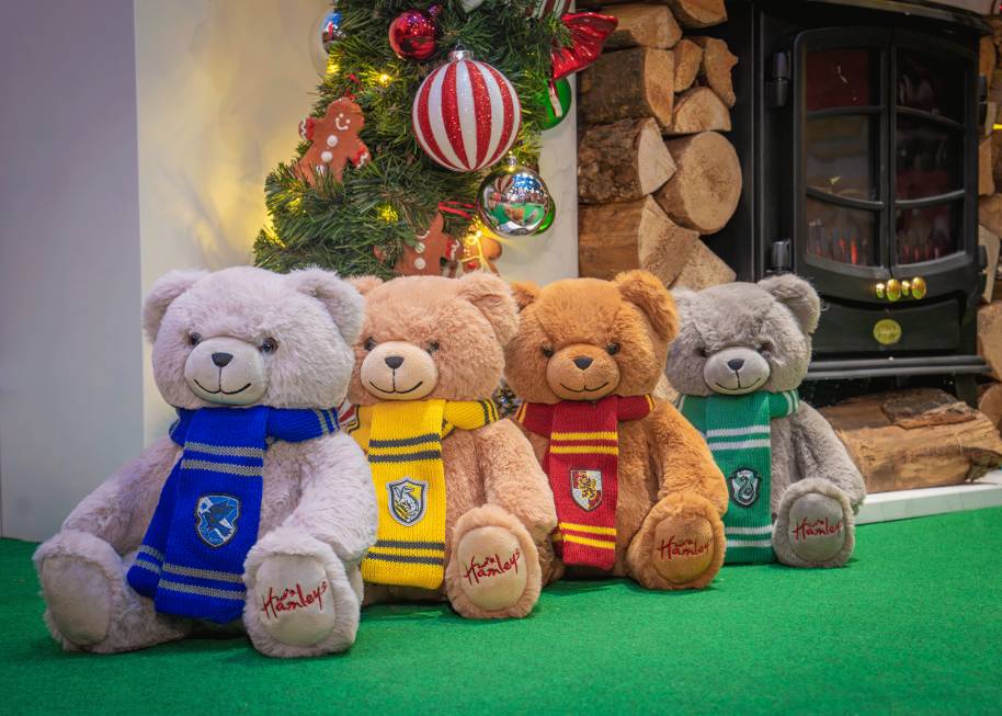 wizardingworld-gift-guide-hamleys-festive-bears