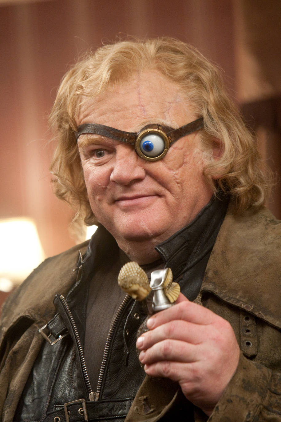 HP-F7-deathly-hallows-part-one-mad-eye-moody-smiling-privet-drive-web-portrait