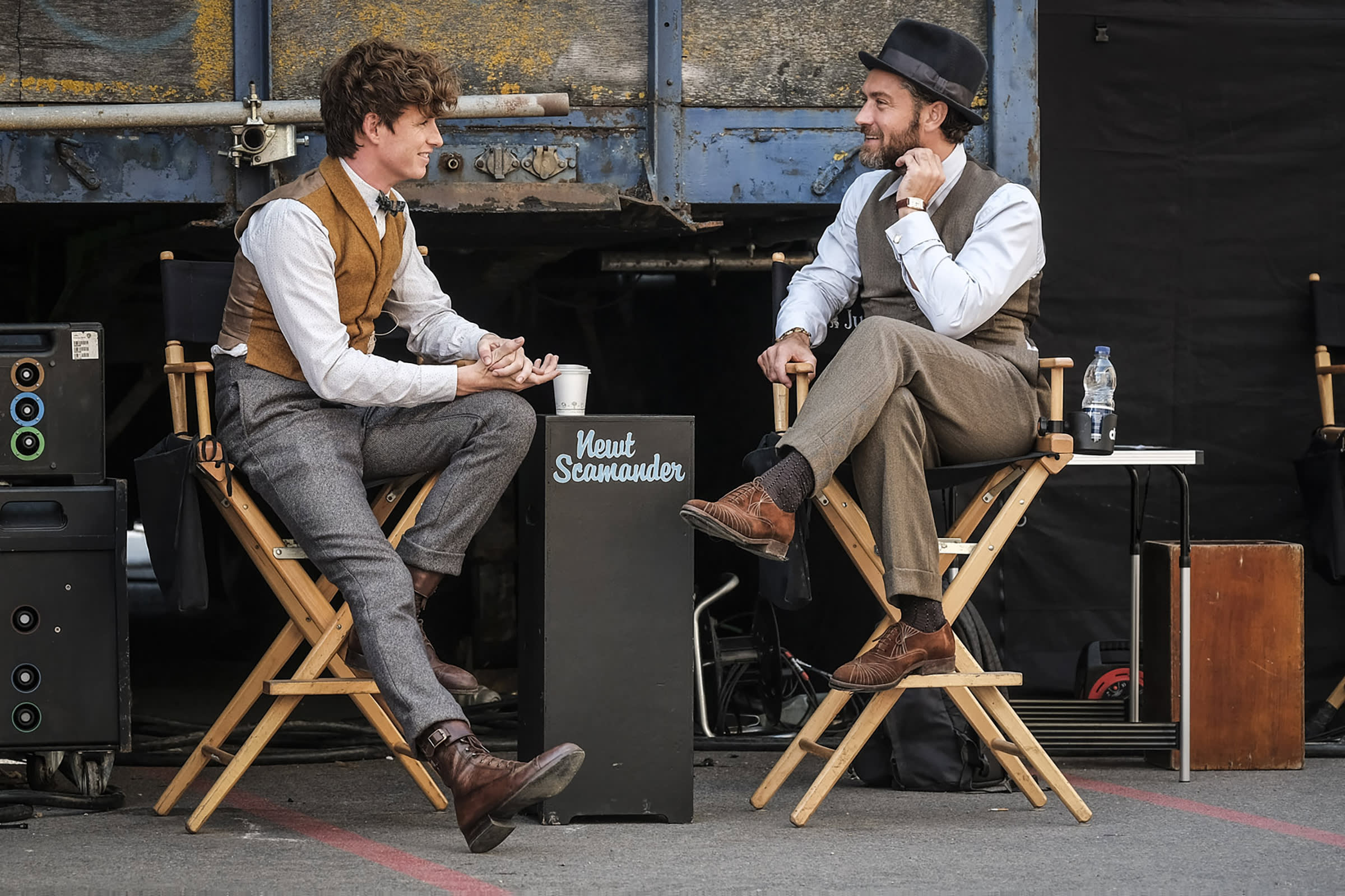 Eddie Redmayne and Jude Law behind the scenes of Fantastic Beasts: Crimes of Grindelwald