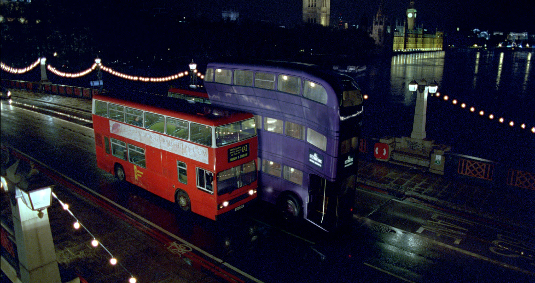 WB-HP-F3-the-knight-bus-squeezes-past-a-london-bus-web-landscape