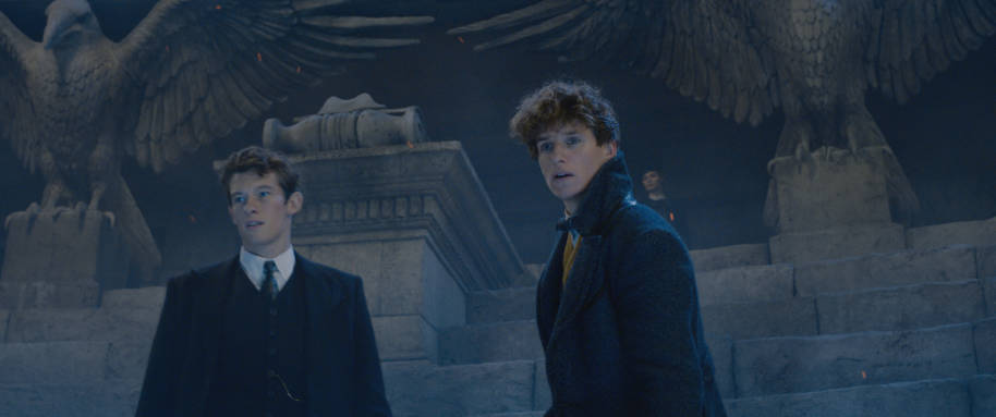 Theseus and Newt Scamander in Fantastic Beasts: The Crimes of Grindelwald