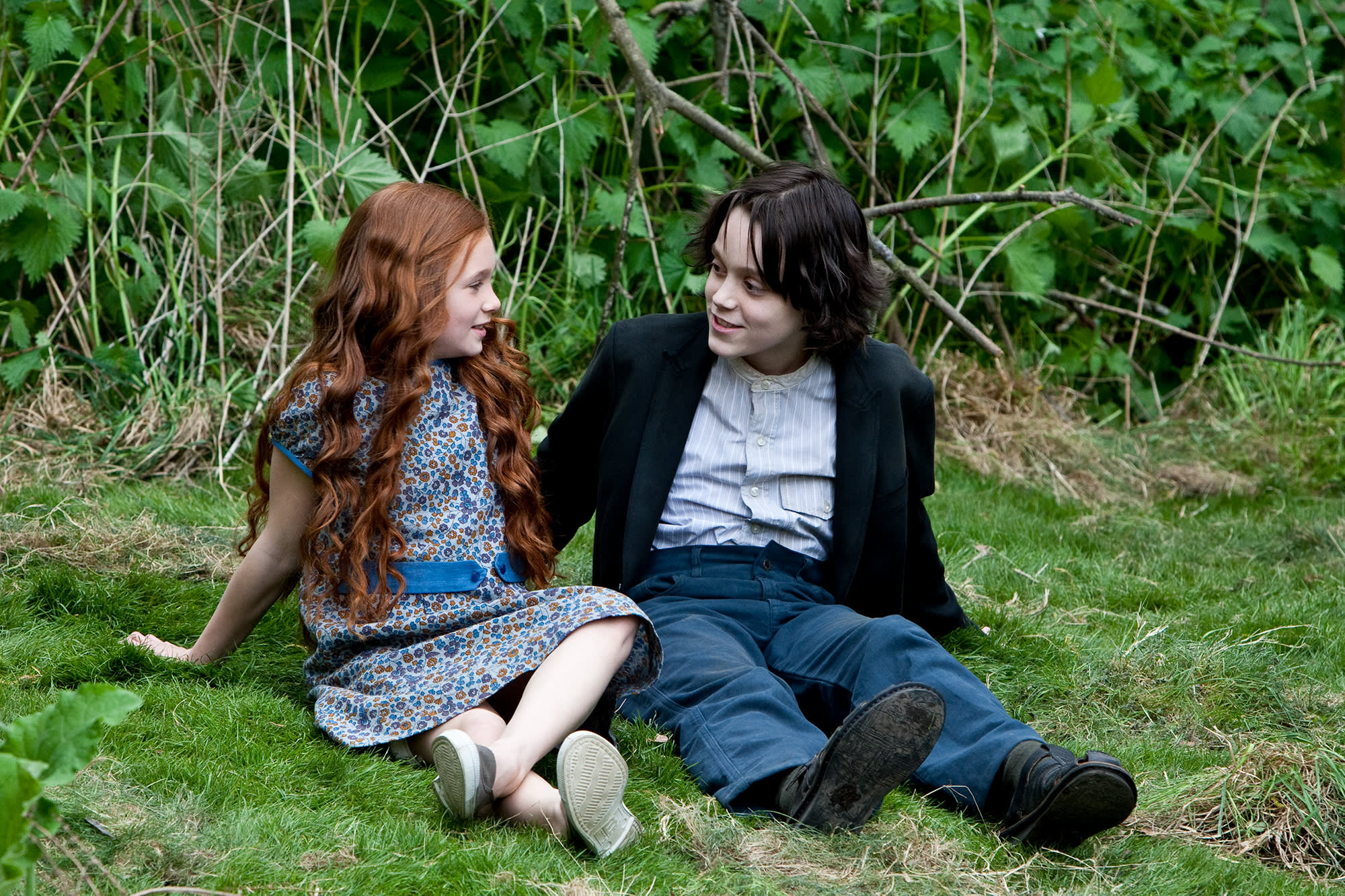 HP-F8-deathly-hallows-part-2-snape-lily-sitting-happy-grass-web-landscape