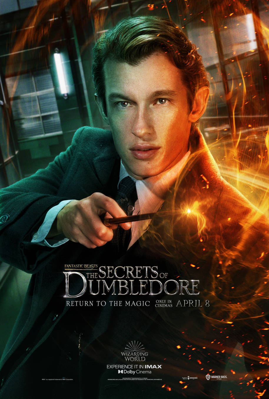 Callum Turner dans le rôle de Theseus Scamander pour l'affiche des Animaux Fantastiques : les Secrets de Dumbledore