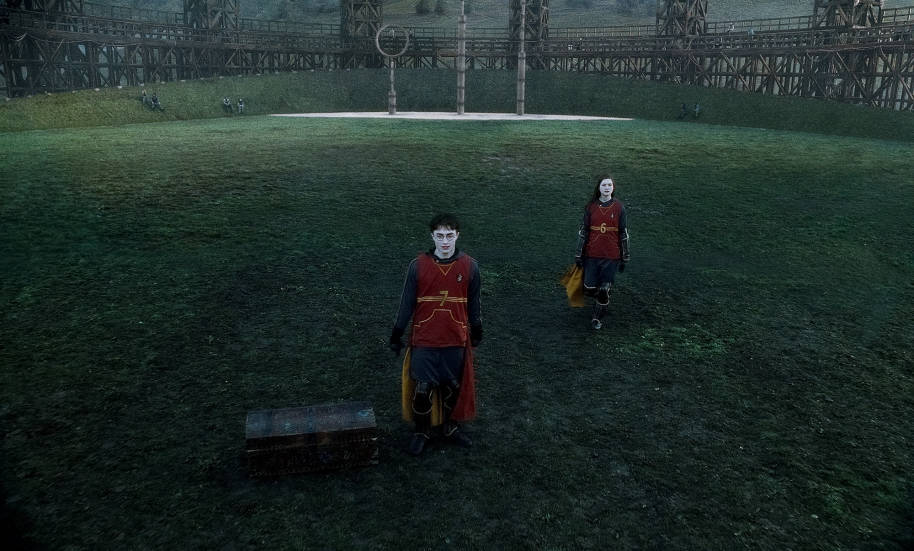 WB-HP-F6-half-blood-prince-harry-and-ginny-on-quidditch-pitch