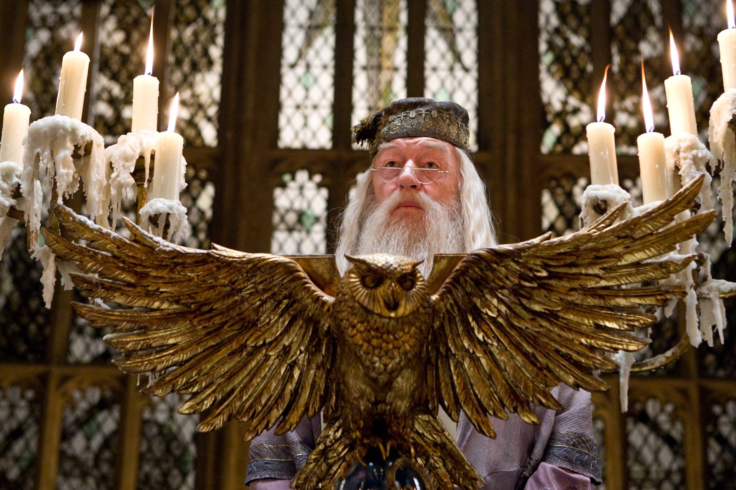 WB-half-blood-prince-dumbledore-hogwarts