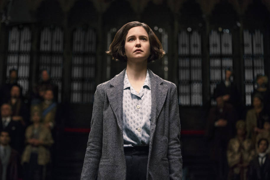 Tina Goldstein talks to the witches and wizards assembled of MACUSA in Fantastic Beasts and Where to Find Them