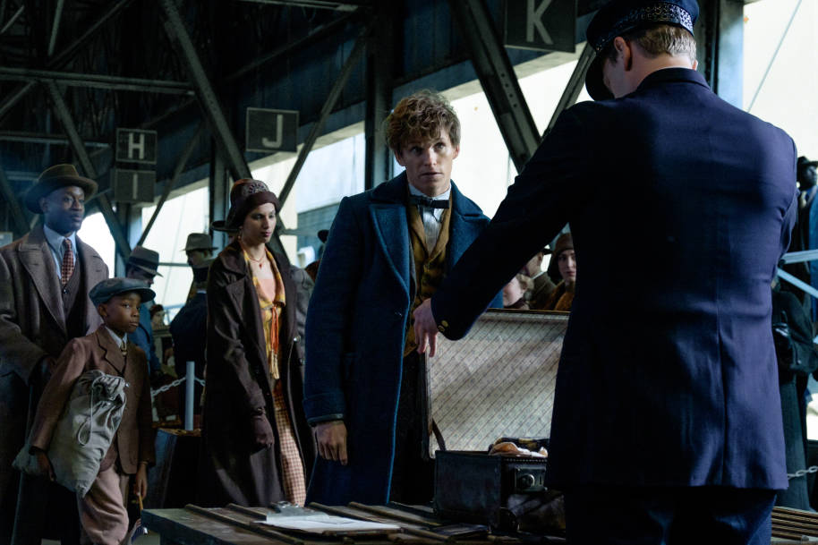 Newt Scamander's case is checked whilst passing through NY no-maj customs 