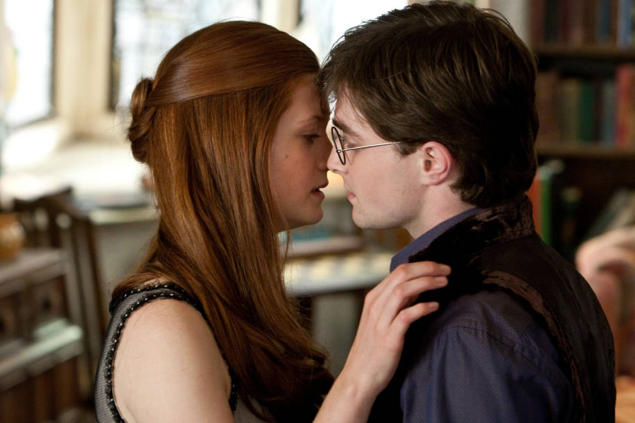 Ginny and Harry kiss