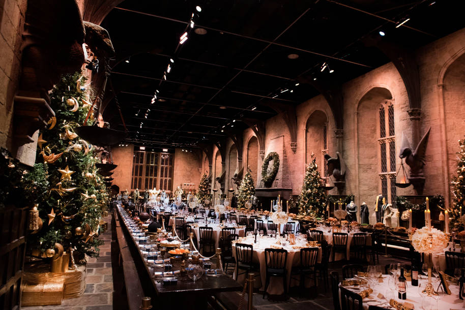 WBSTL-christmas-dinner-in-great-hall-overhead-shot