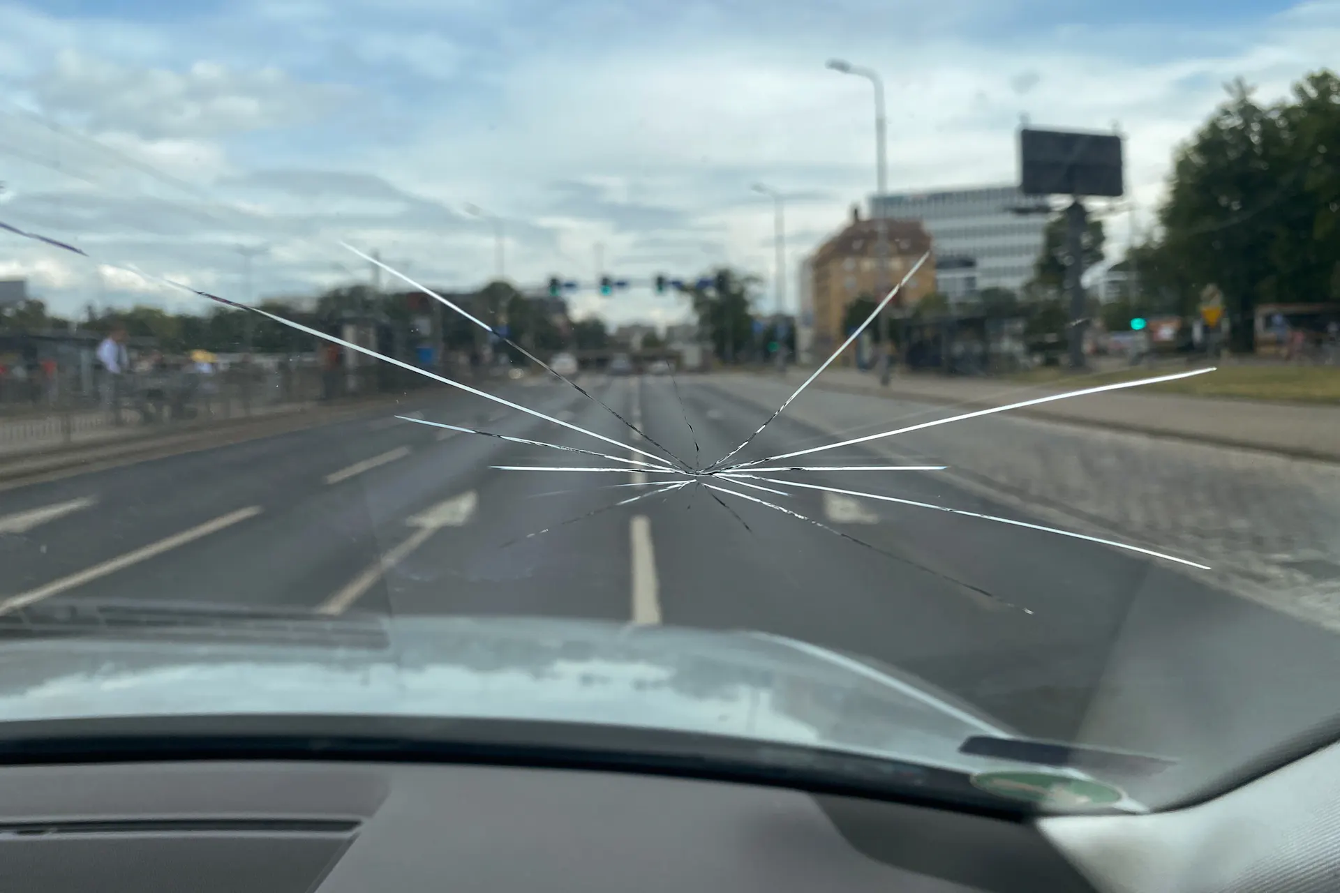 Break Windshield What Causes Windshields to Crack? - Auto Glass Now